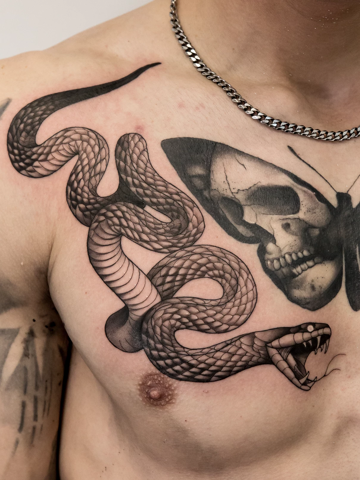 Tatuaje Dotwork-Blackwork Serpiente Negra