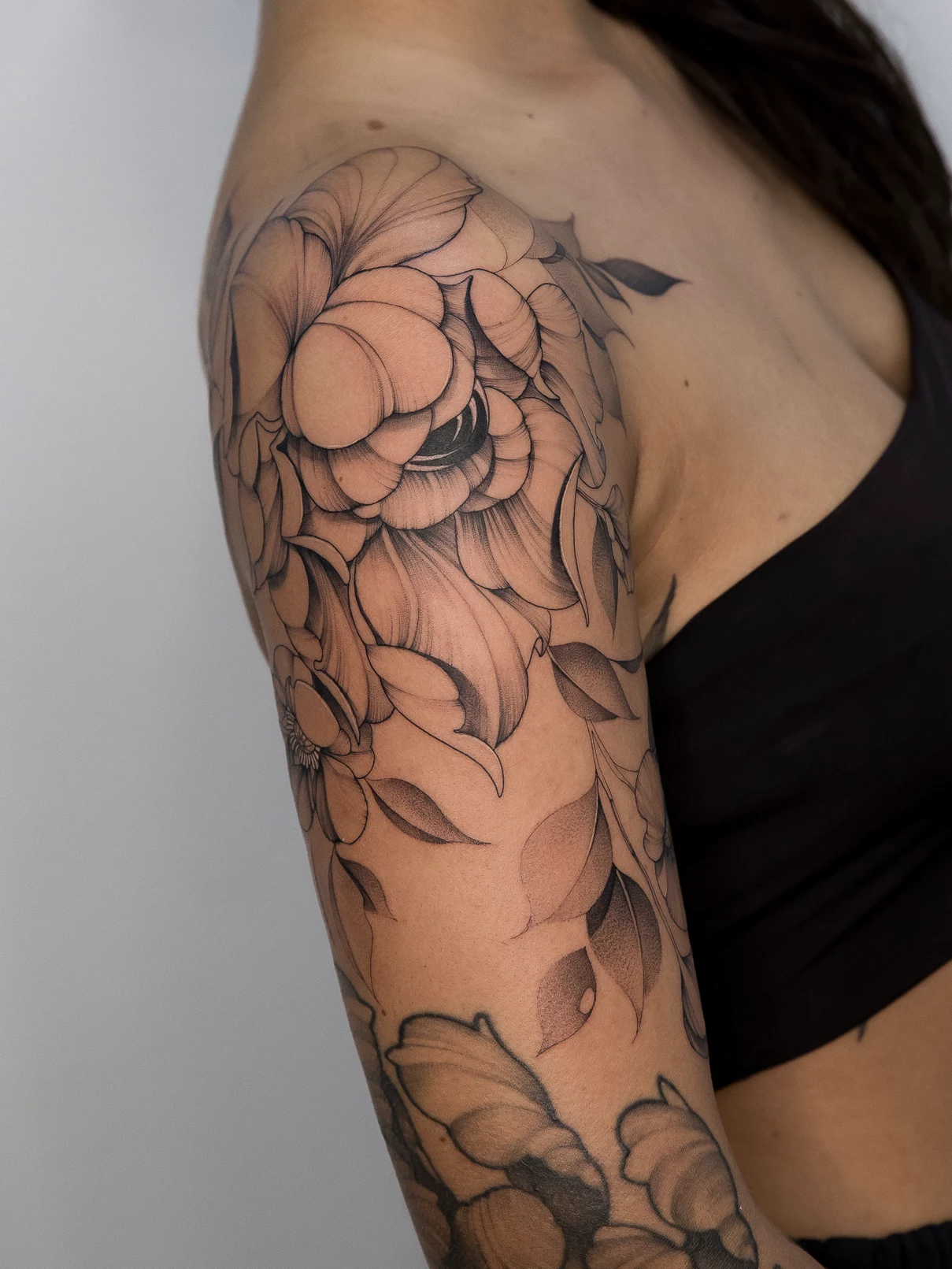 Tatuaje Dotwork-Blackwork flores Mamba Negra