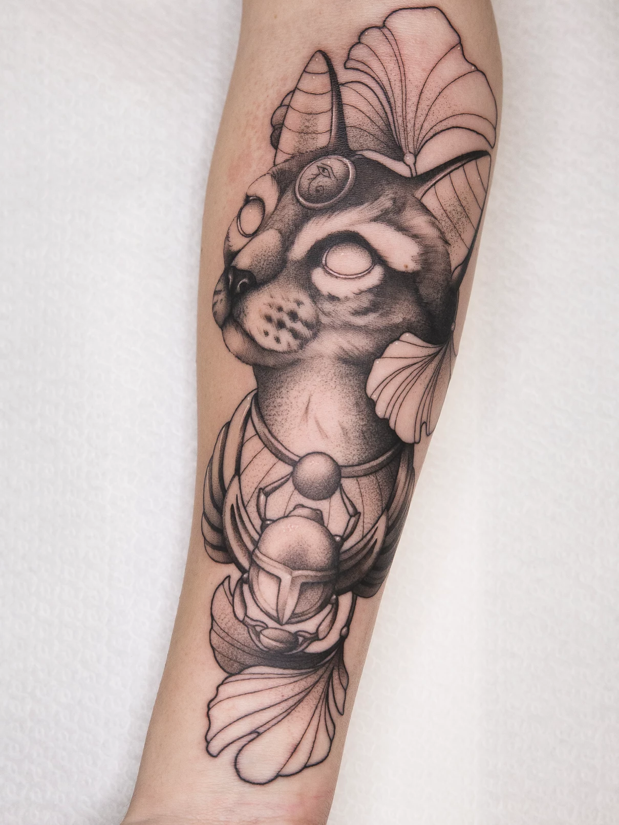 Tatuaje Dotwork-Blackwork Gato Egipcio Mamba Negra