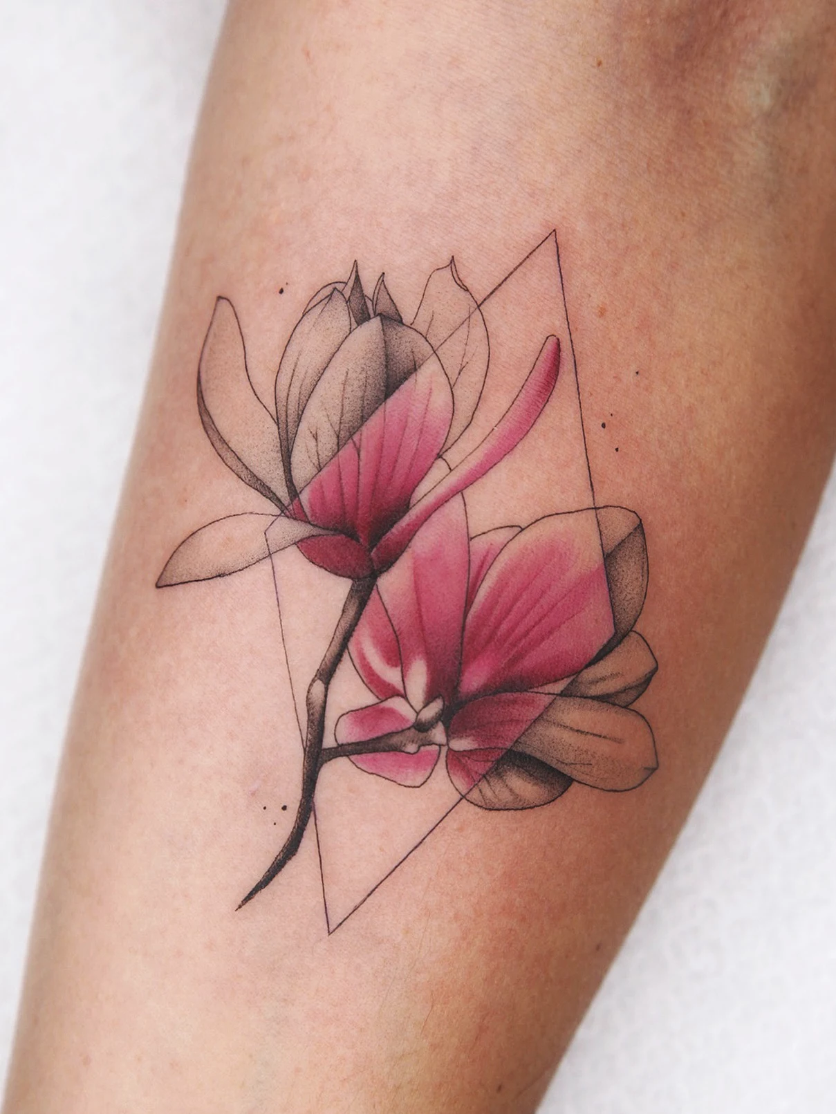 Tatuaje color flores Mamba Negra