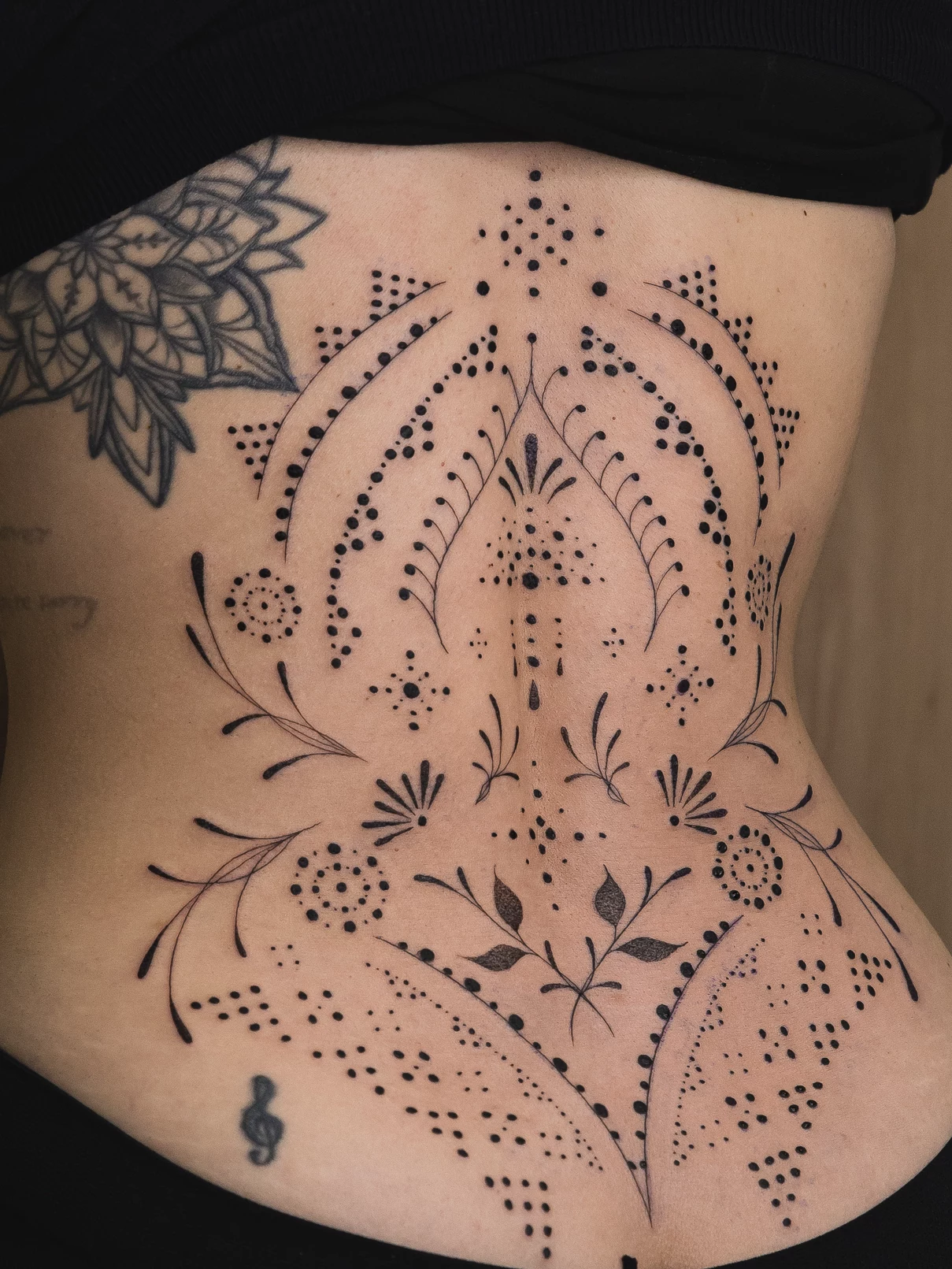 Tatuaje mandala espalda Mamba Negra