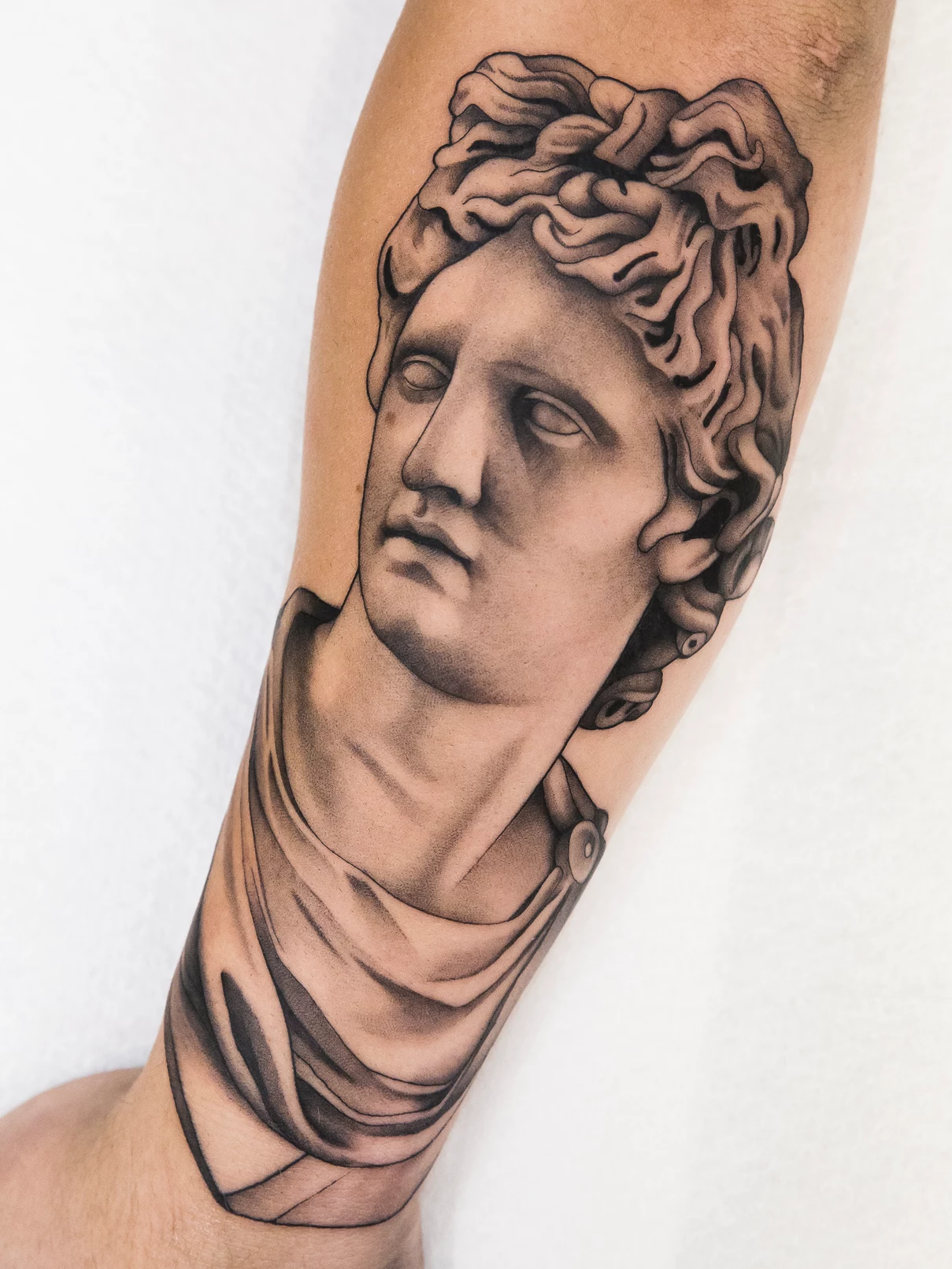 Tatuaje realista griego Mamba Negra